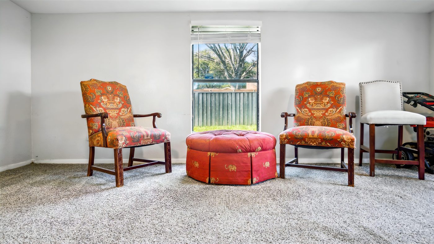 Sitting room with armchairs and ottoman at Overdowns