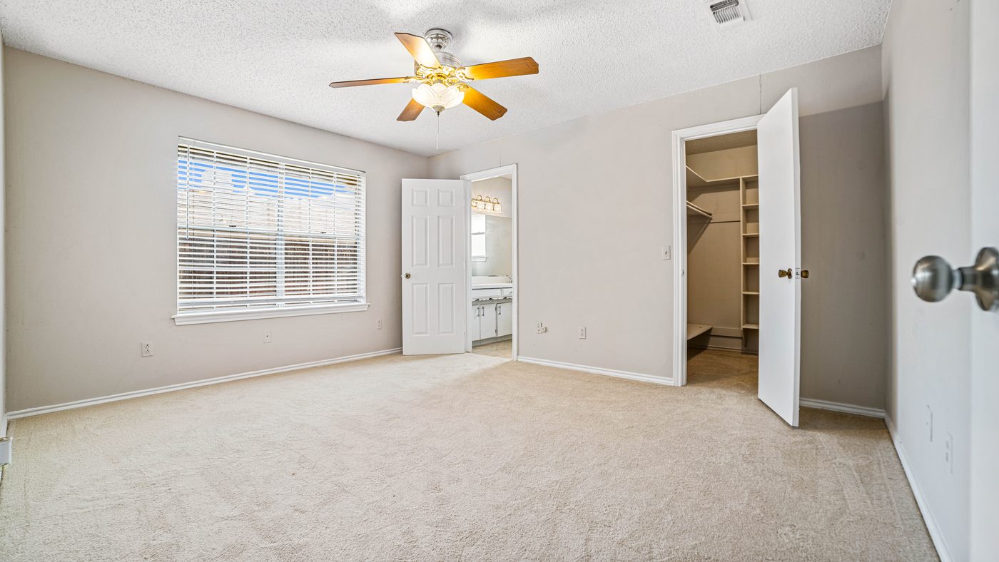 Carpeted bedroom with window and ceiling fan at Papeete